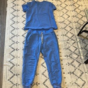 Women’s seal blue FIGS scrub set! Entire set size M